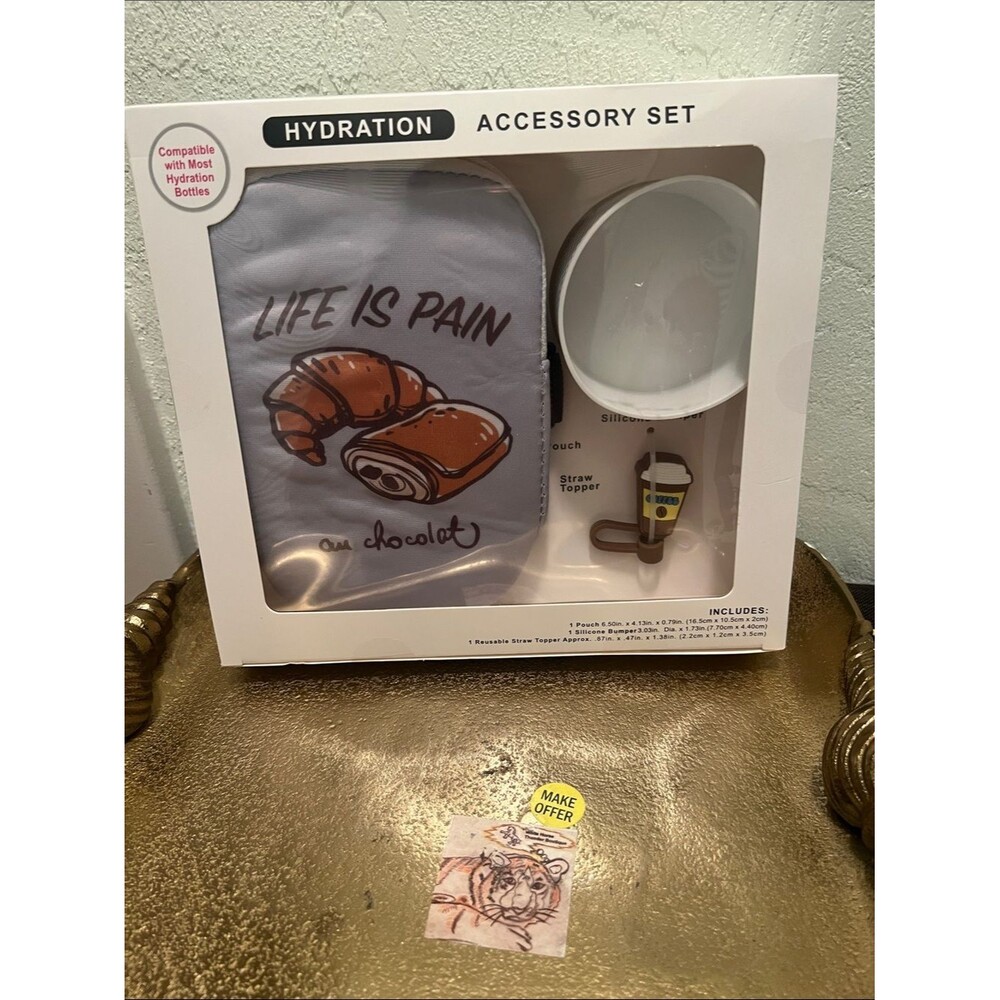 #2078**Hydration Accessory Set - Gray Croissant Print